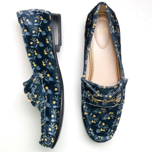 Cabi #6005 Carnaby Loafer Floral In Velvet Size 7M NWOT'S - Picture 2 of 12